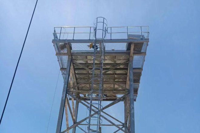 Water tank with steel tower